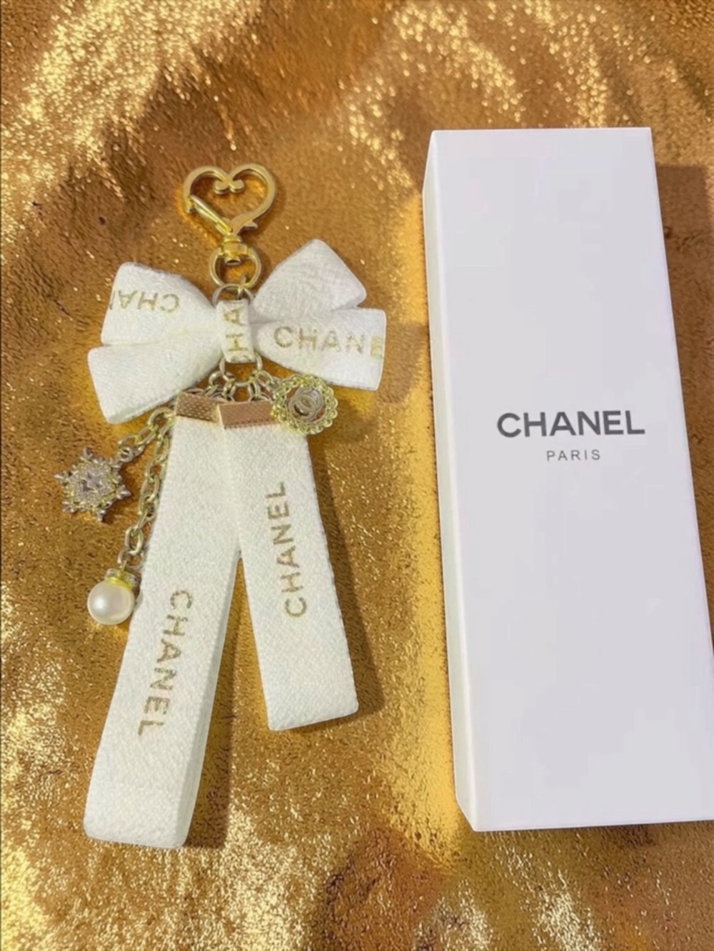 CHANEL White and Gold Bow Key & Card Holder Charm - Picture 12 of 13